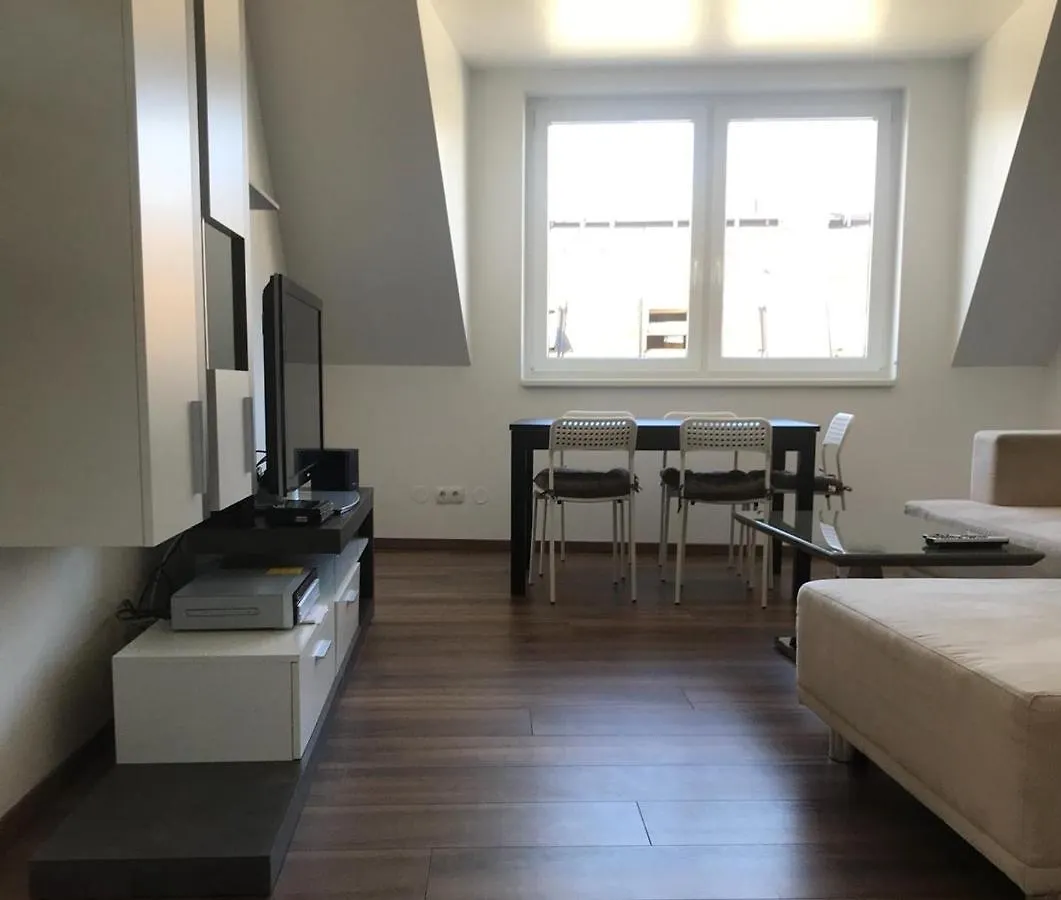 Sunny Vienna By Jr City Apartments